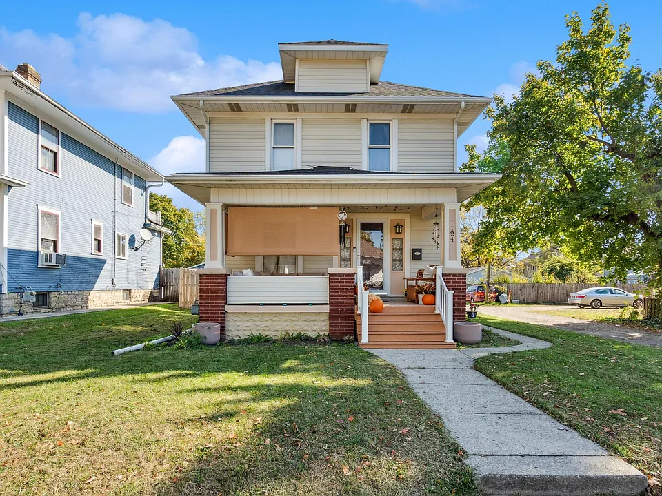 1124 Elm St