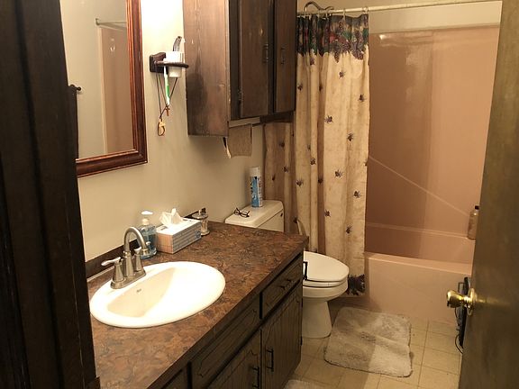5th image of 1410 N Custer Ave