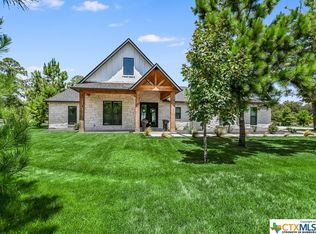102 Dickenson Ln, Paige, TX 78659
