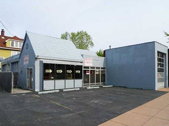 2nd image of 3030 Delaware Ave