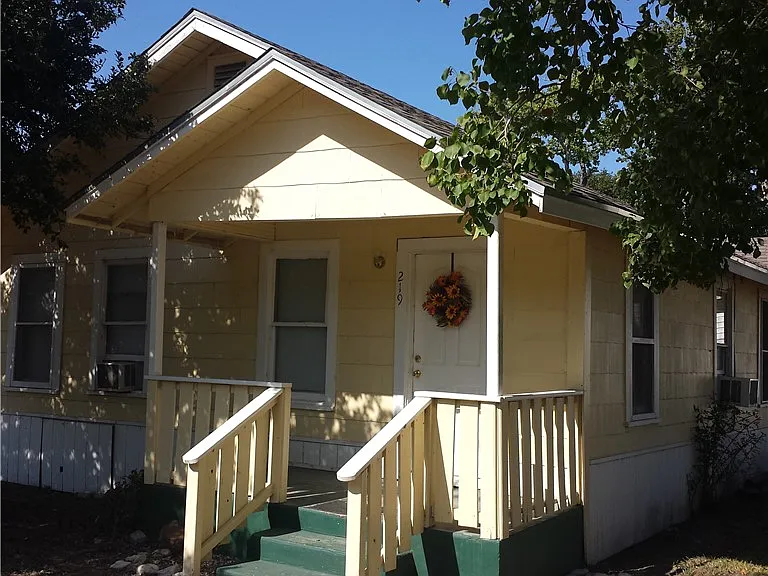 219 Tutt Ave — Photo 1