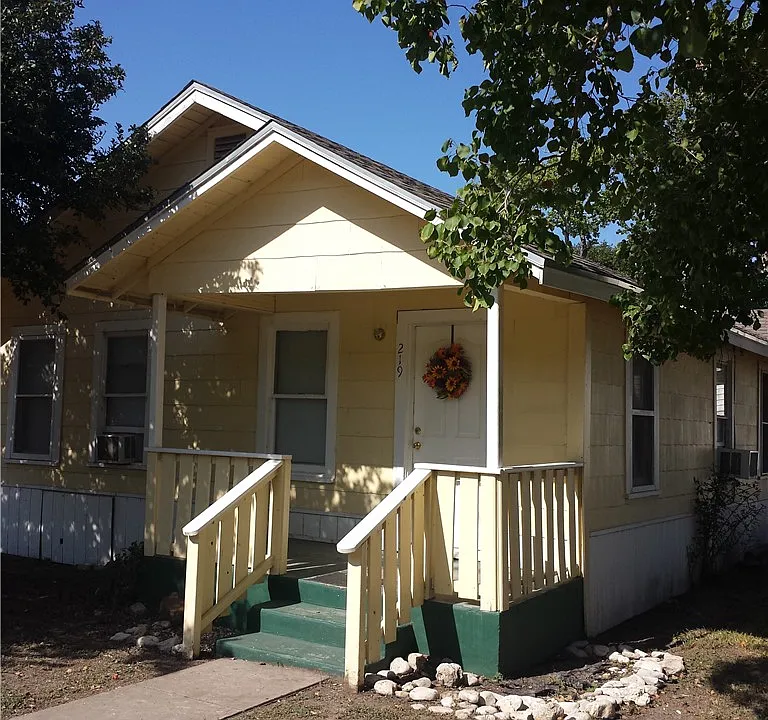 219 Tutt Ave