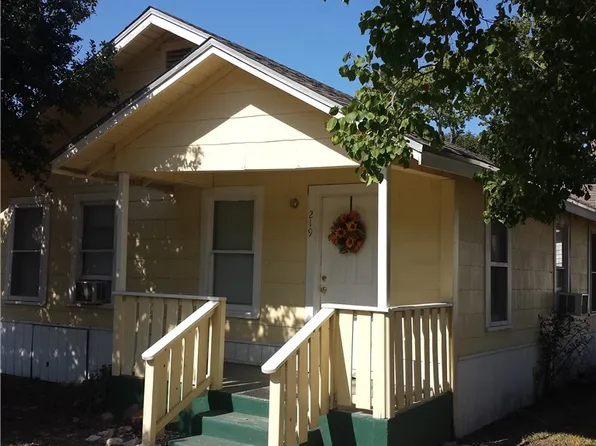 219 Tutt Ave, Taft, TX 78390