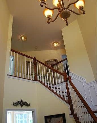 5th image of 147 Caspian Dr