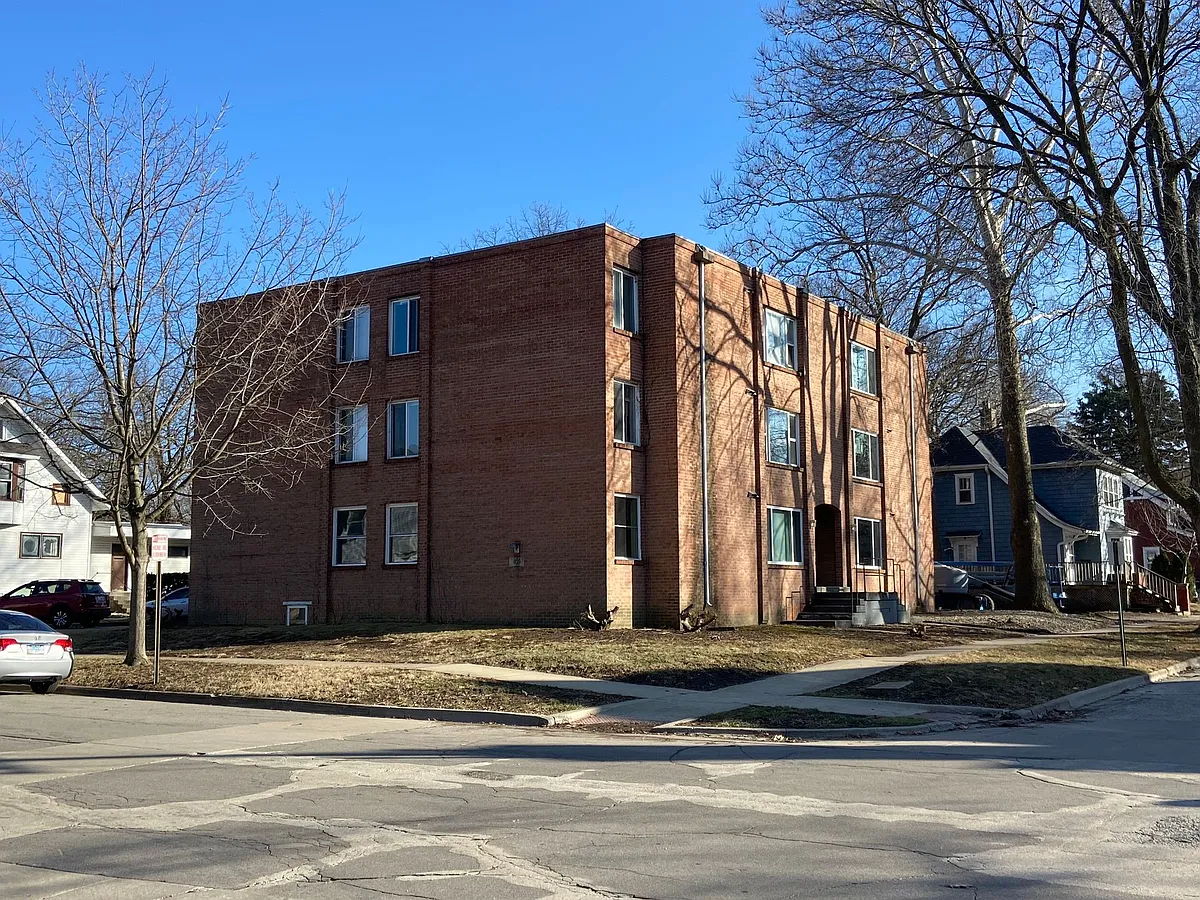 Building Photo - 409 W Elm St