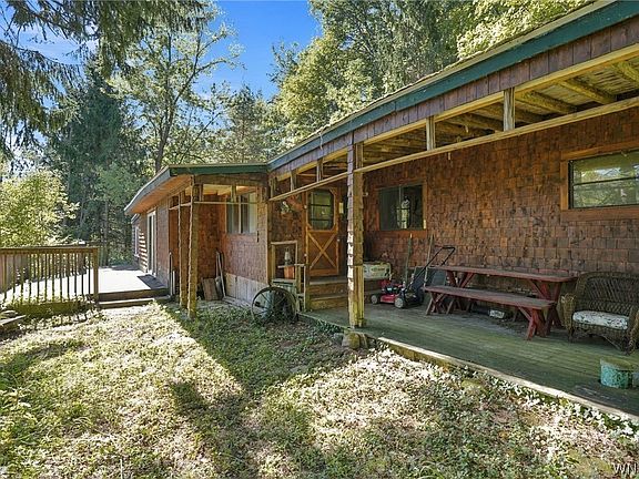 3rd image of 9575 Bowen Rd