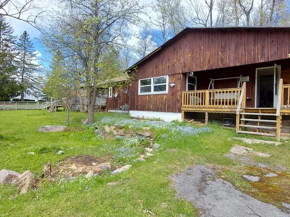 42 Smith St, Dannemora, NY 12929