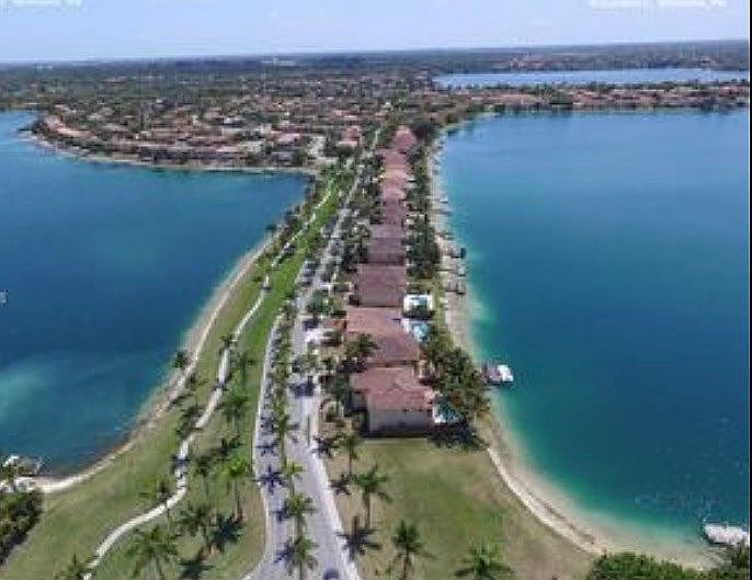 Entrance (ariel) to Venezia 