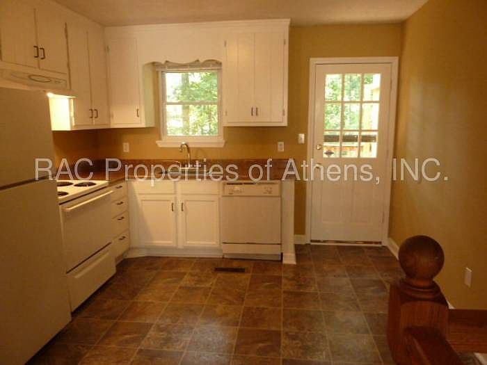 2nd image of 1172 Kings Mill Run