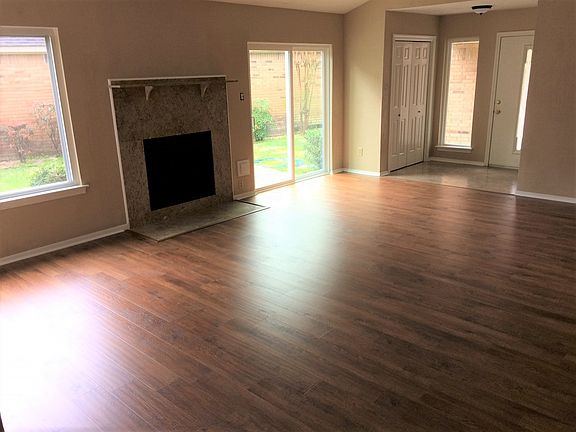 Living room door to yard