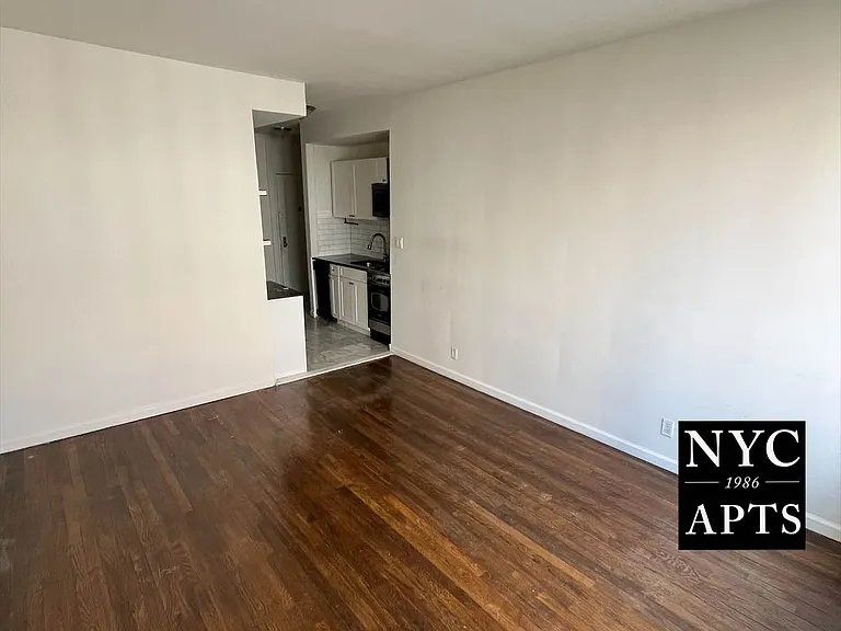 424 W 57th St #5A — Photo 3