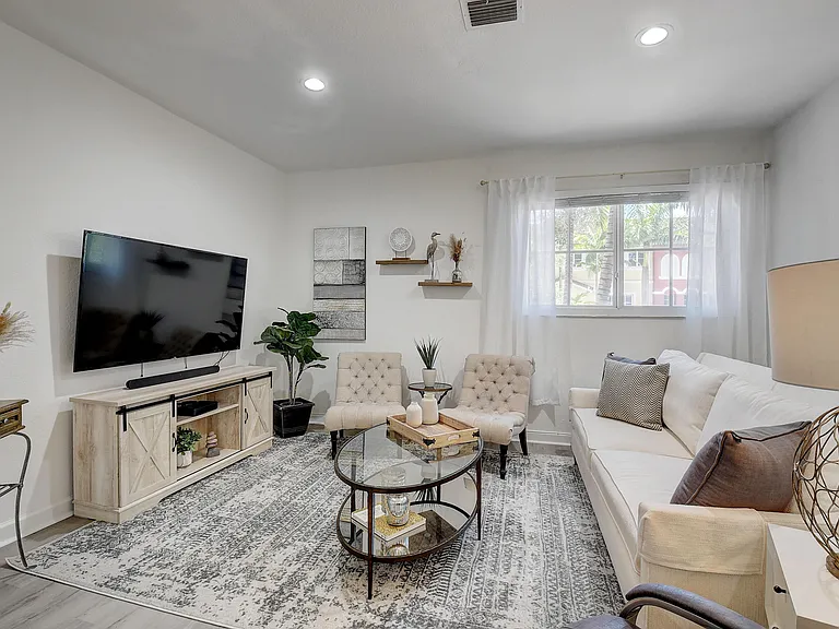 525 Bayfront Dr — Photo 8