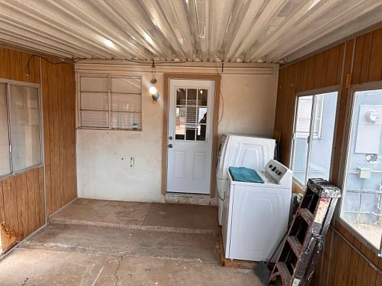 240 N Warner St — Photo 12