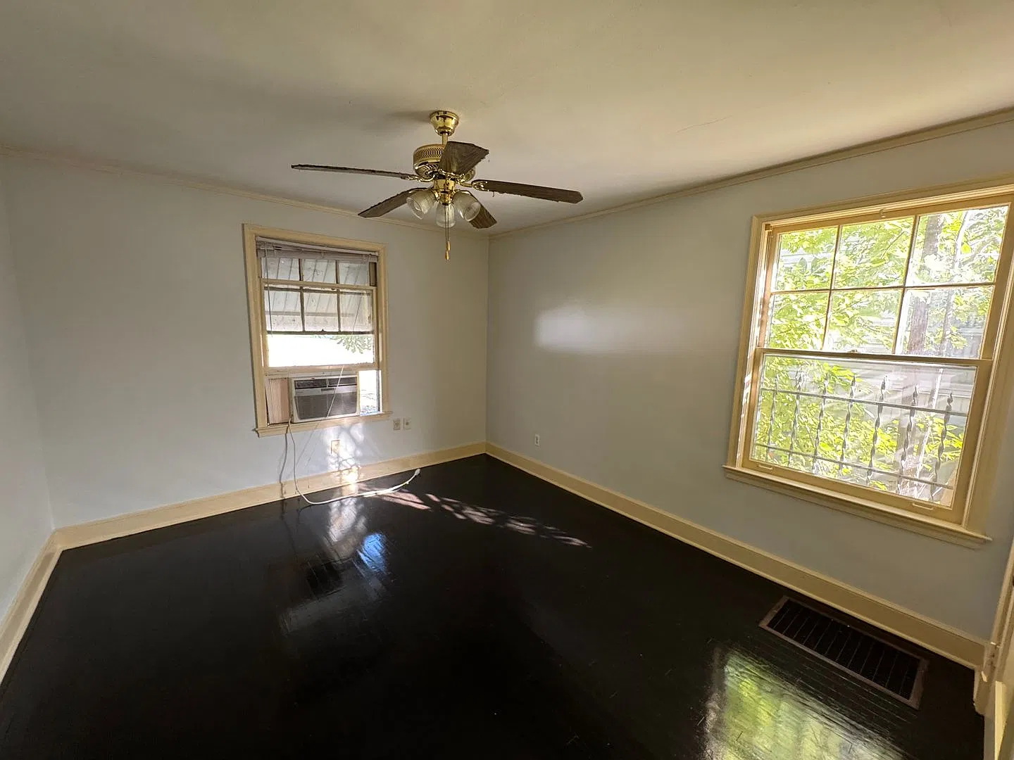 Charming 3-Bedroom Home in Memphis-Spacious & Convenient! — Photo 4