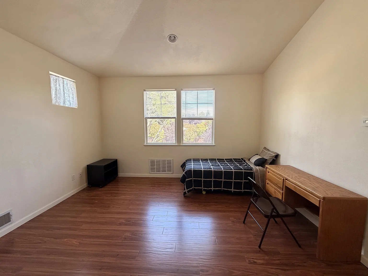 1 bed, 300 sqft, $1,850 — Photo 1