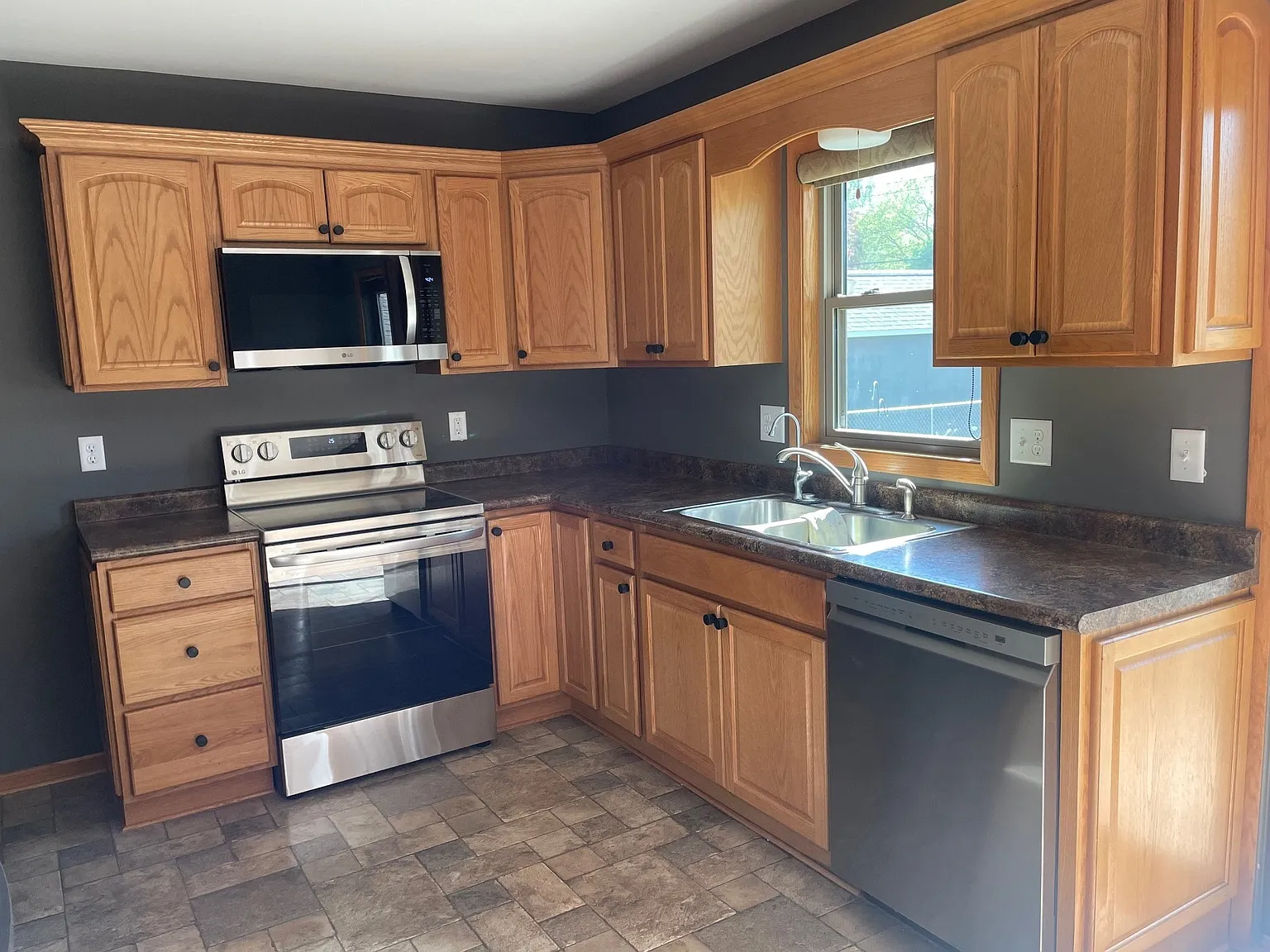 2 bed, 1500 sqft, $1,995 — Photo 3