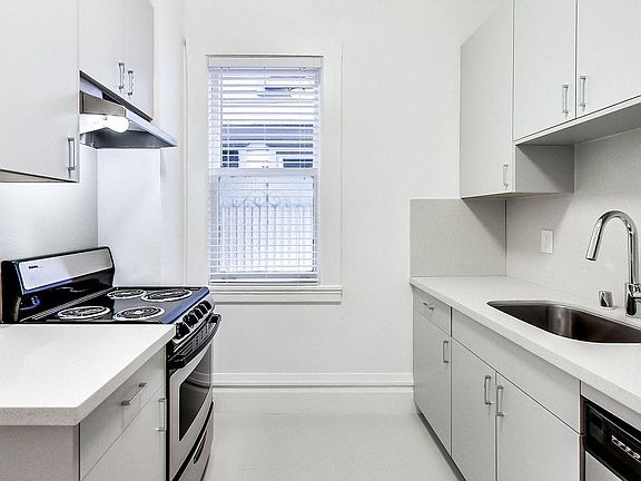 4th image of 960 Larrabee St APT 113