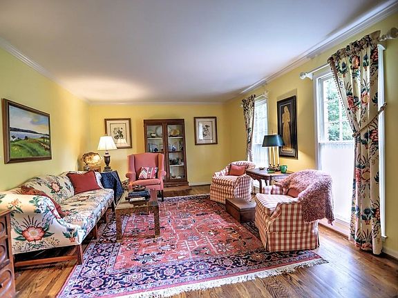 5th image of 220 Shadowlake Ct SE