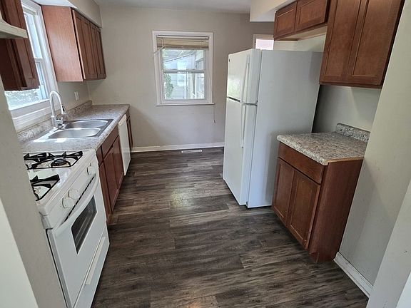 5th image of 102 N Berteau Ave