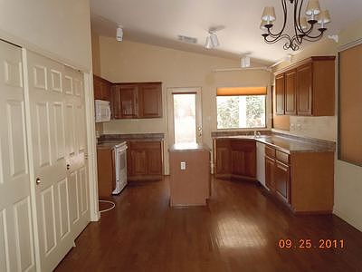 Great room (kitchen, living room)