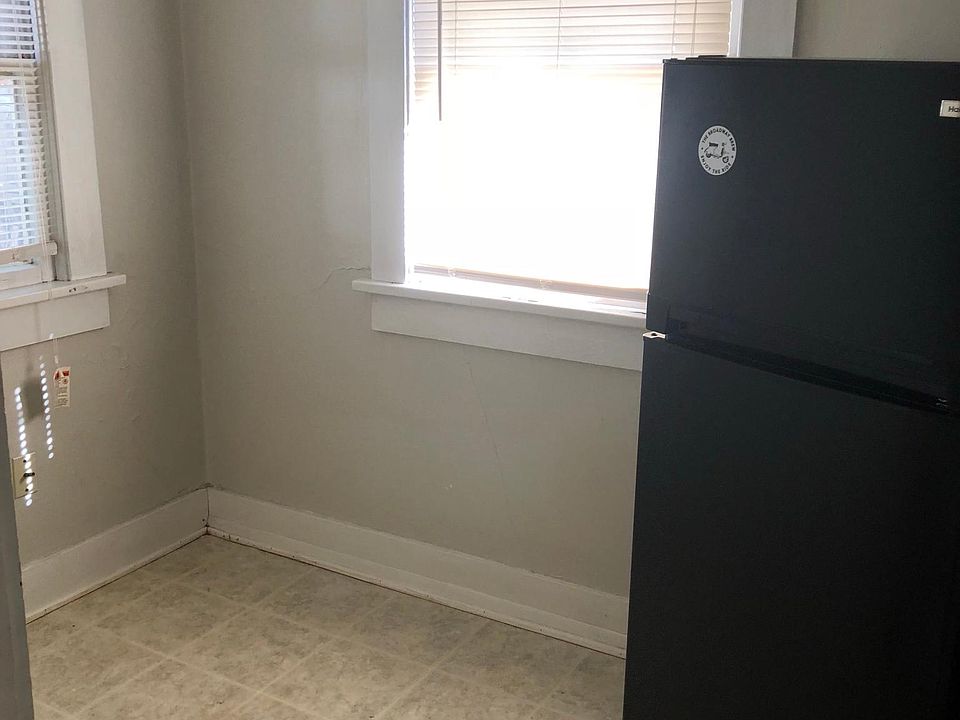 1st image of 1605 S Taylor St APT B