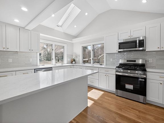 4th image of 41 Neillian St #41
