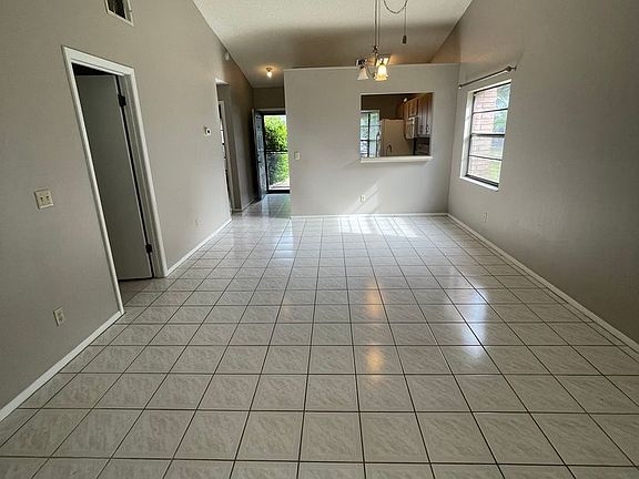 3rd image of 2918 Duchess Oak Ct