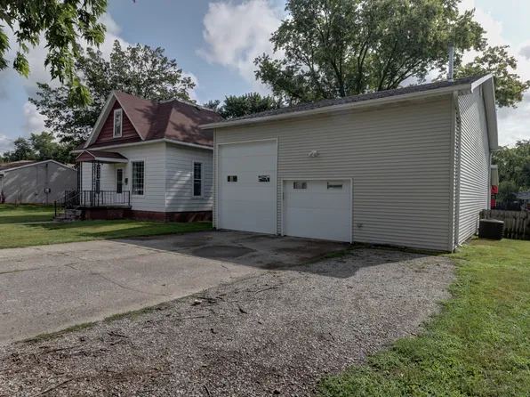 424 S Union St, Arthur, IL 61911
