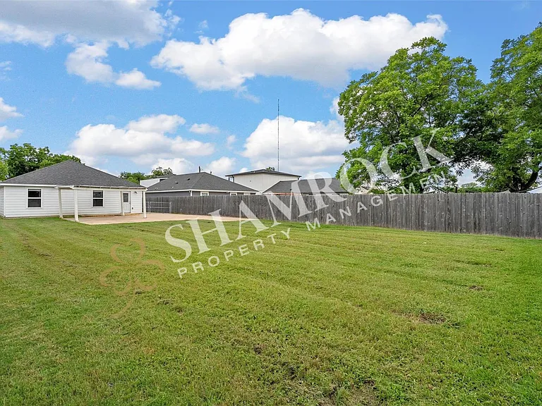 1107 Primrose Dr — Photo 25