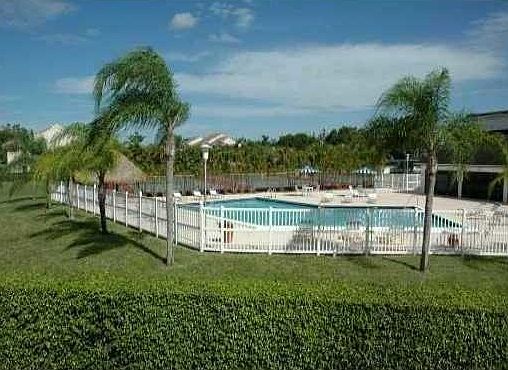 5th image of 16364 Malibu Dr