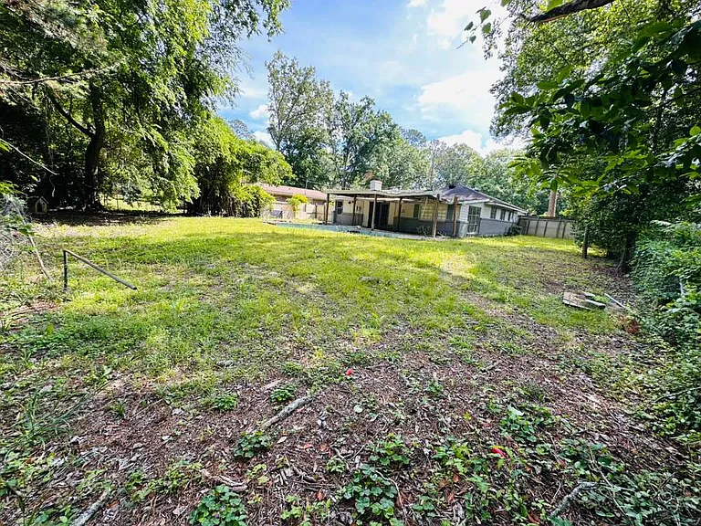 1822 Grove Hill Ln — Photo 19