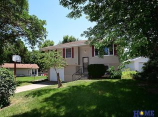 211 Laramie Trl, Lincoln, NE 68521