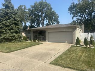 30820 Avondale Dr, Madison Heights, MI