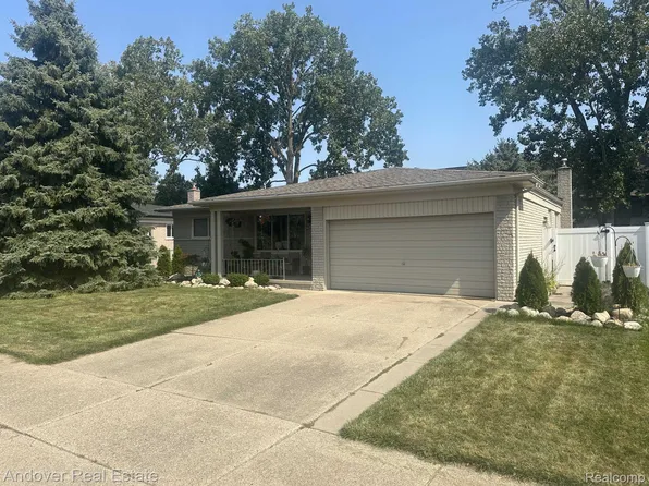 30820 Avondale Dr, Madison Heights, MI 48071