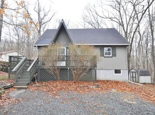 359 Timber Hill Rd, Henryville, PA 18332