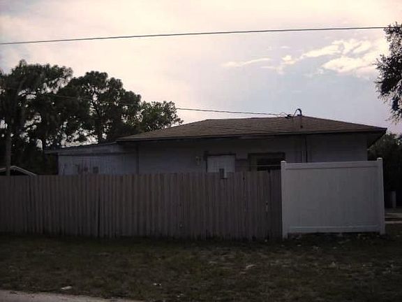 4th image of 312 W Country Club Dr