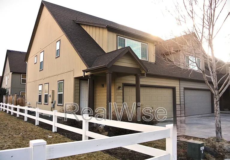 2885 SW Indian Cir — Photo 2