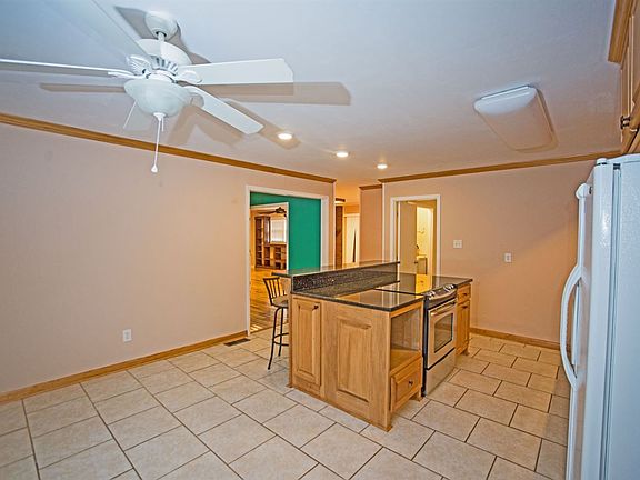 3rd image of 140 Carter Woods Dr