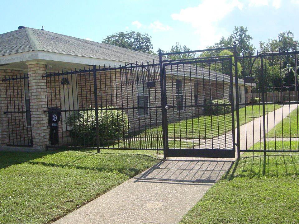 1st image of 10900 Roger Dr APT B