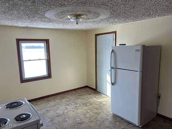 5th image of 416 W Main St