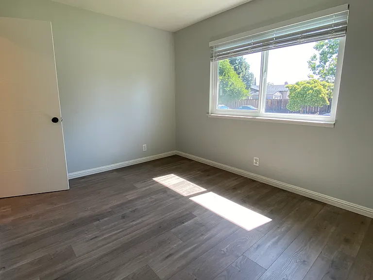 370 Colville Dr — Photo 30