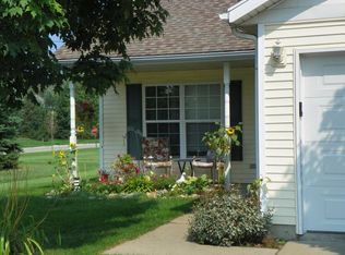 1850 Maplewood Square Ct SE, Lowell, MI 49331