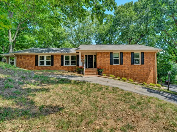 4189 Toddsbury Dr, Vinton, VA 24179