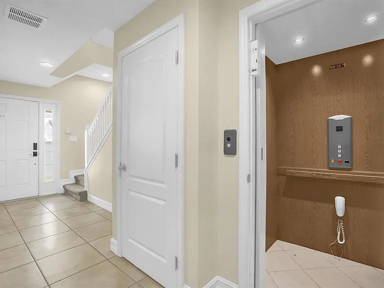 4636 Messina Dr — Photo 12