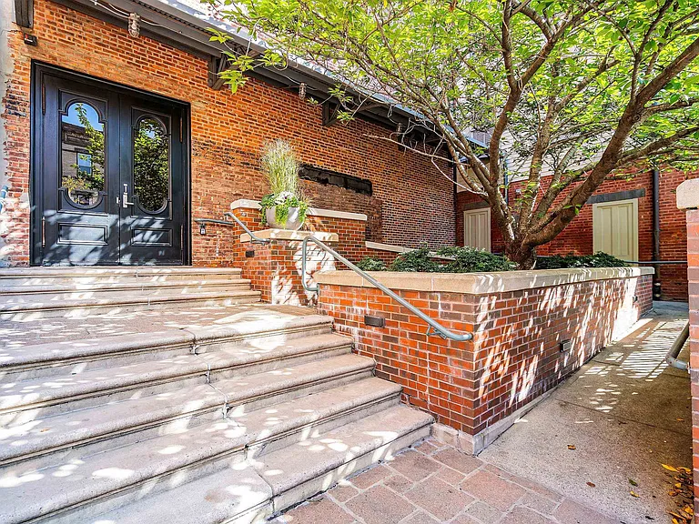 222 Montgomery St #1D — Photo 10