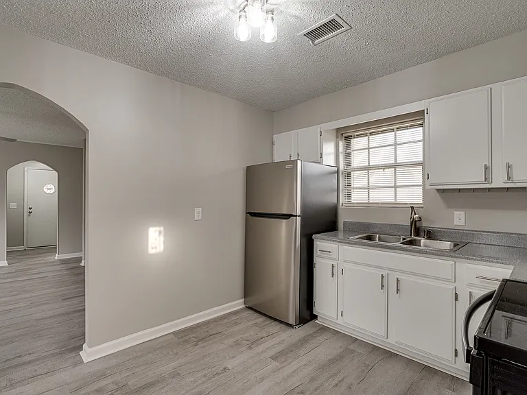 906 Hawthorne Ct — Photo 16