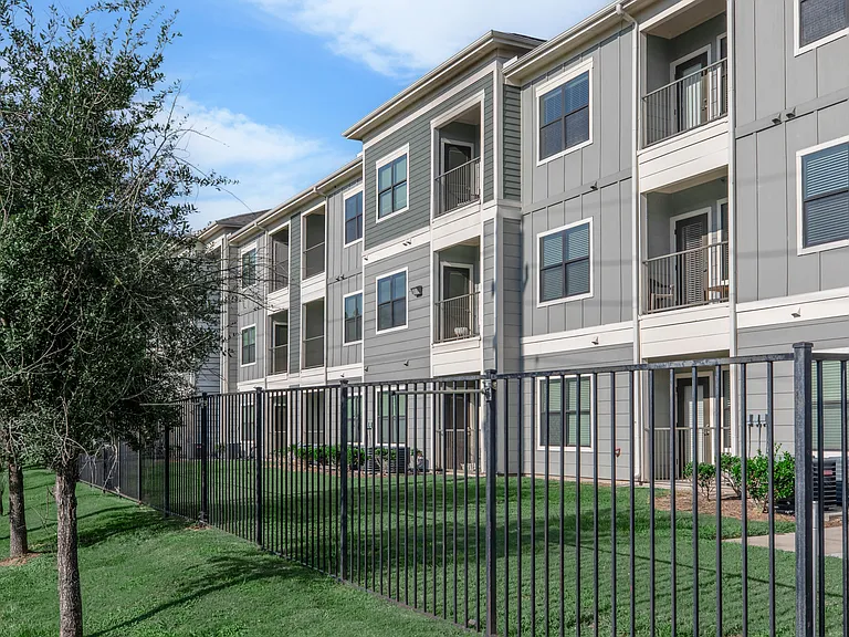 Alexis Apartments — Photo 24