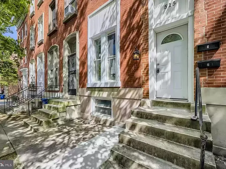 Street View (empty view prior to most recent tenant moving in)