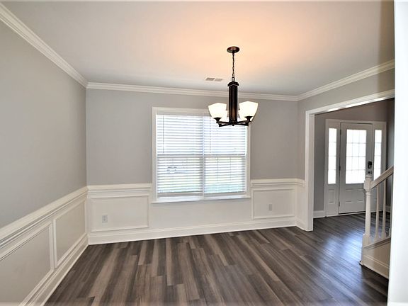 5th image of 402 Fawnbrook Ln