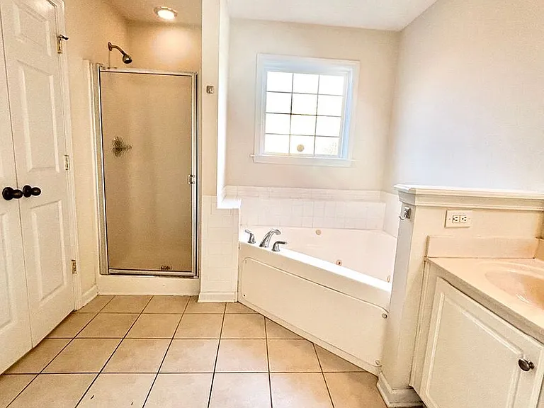 1711 Renwick Dr #102 — Photo 17